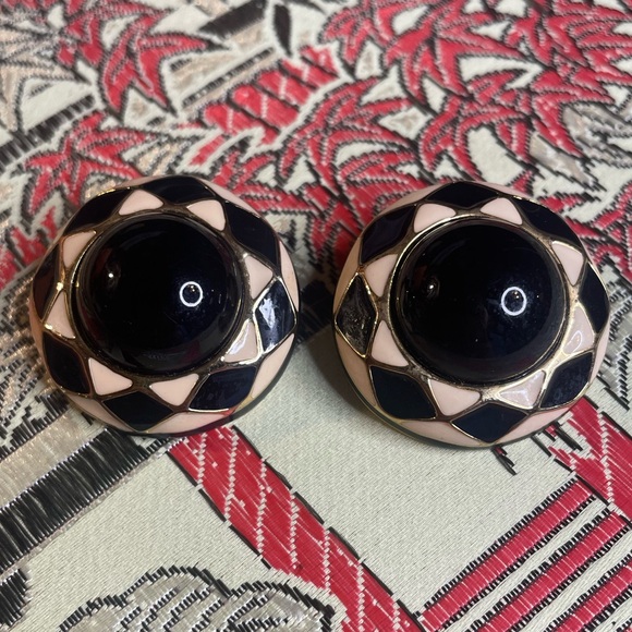 Vintage Jewelry - Adorable vintage 80s gold clip on chunky earrings with black and white enamel